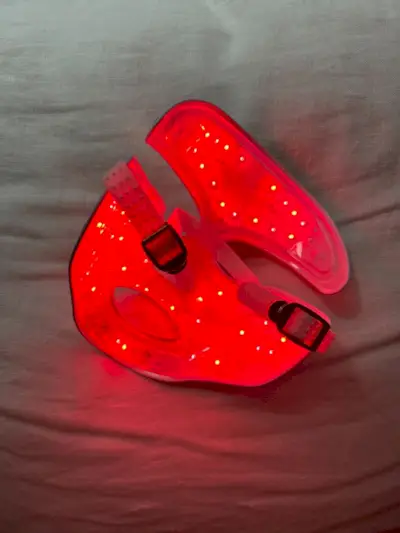 Junior beauty editor, Grace Lindsay, testing the Dr Dennis Gross LED mask