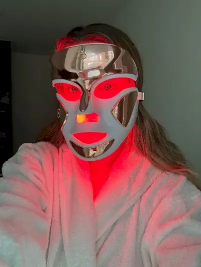 Junior beauty editor, Grace Lindsay, testing the Dr Dennis Gross LED mask