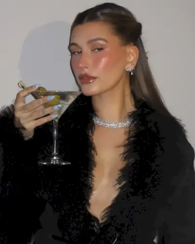 Hailey Bieber with natural-looking brunette hair colour