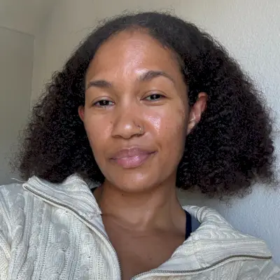 A beauty editor with acne prone skin's favorite Shani Darden products
