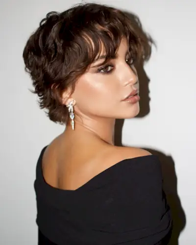 A '90s bixie cut on Isabela Merced