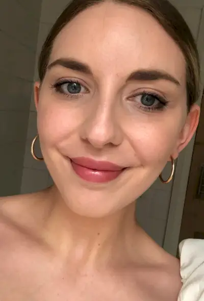 Maxine wearing Clinique Black Honey