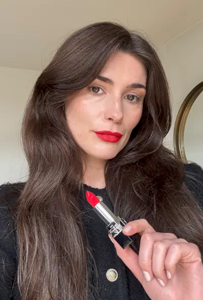 Eleanor wearing Dior lipstick in 999