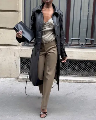 @sylviemus_ shows a neutral autumn pedicure