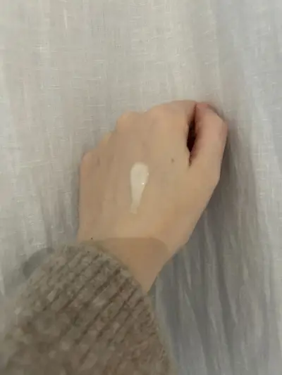 Junior beauty editor Grace Lindsay testing the Cerave retinol serum