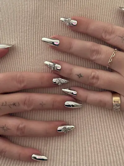 Mirror chrome manicure by Nails of LA.