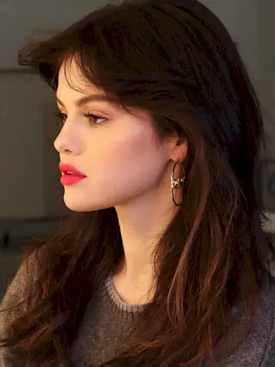 long-shag-haircuts-297301-1642177380586-image