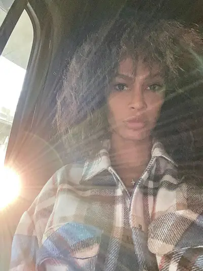 long-shag-haircuts-297301-1642177381996-image