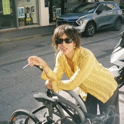 Undone shag haircut with bangs