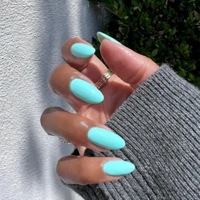 @themaniclub wearing an aqua blue nail polish