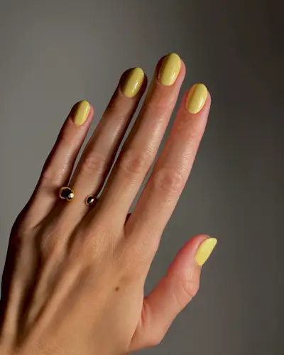 @matejanova wearing a bold yellow nail polish