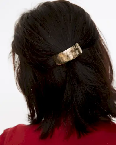 Avelina Textured Gold Curved Barrette Hair Clip | Oliver Bonas