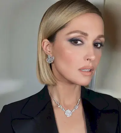 Rose Byrne wears an icy blonde micro bob by Harry Josh.