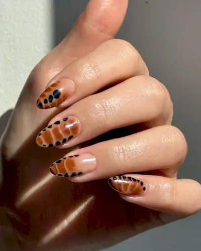 Reptile print nail art