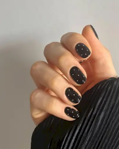 new-years-eve-nails-311328-1702897132146-main