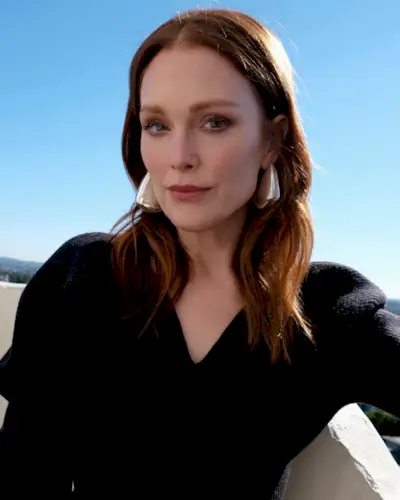 An image of Sarah Paulson with a chic bob haircut for over 50s.