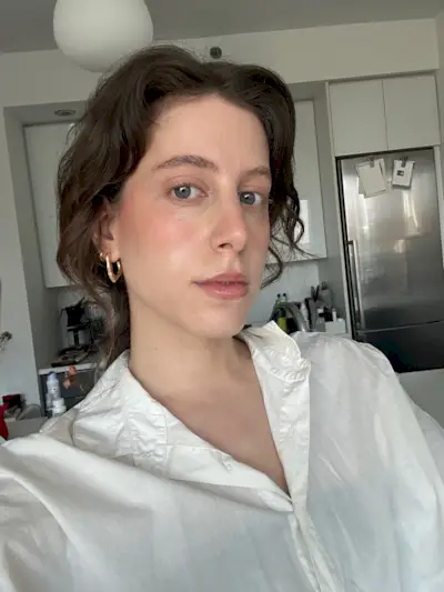 Mommy's Reviews editor Jamie Schneider testing Rhode