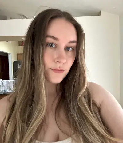 Beauty editor Kaitlyn McLintock wearing Wonderskin lip tint