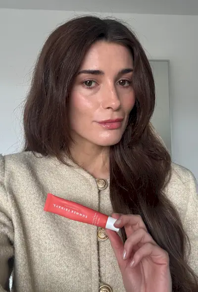 Eleanor wearing Summer Fridays Butter Lip Balm in Poppy