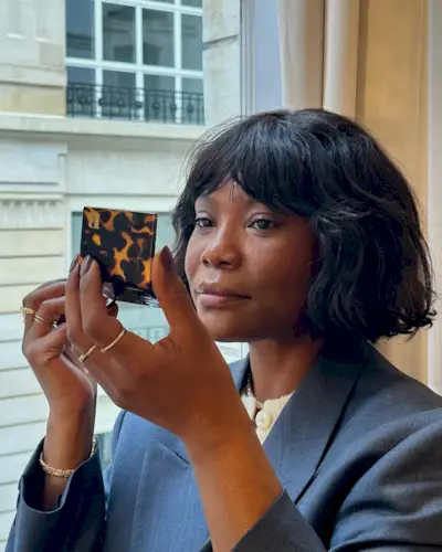 @frannfyne with a wavy bob and fringe