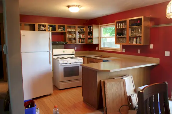 painting kitchen cabinets - before picture