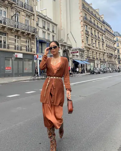 how-wear-dresses-with-tights-and-boots-240704-1599509924066-main