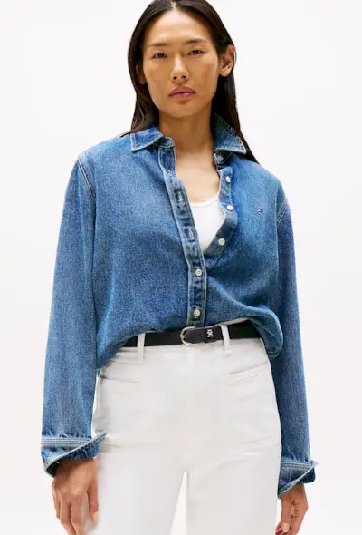 An image of a key autumn 2025 jeans trends on the Chloé runway.