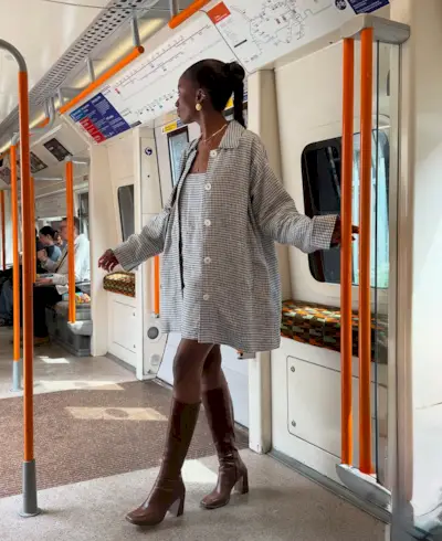 Woman wearing plaid jacket trend fall 2025.