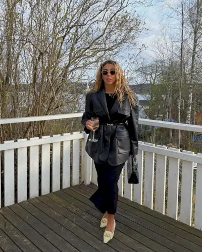 Woman wearing a fall work outfit.