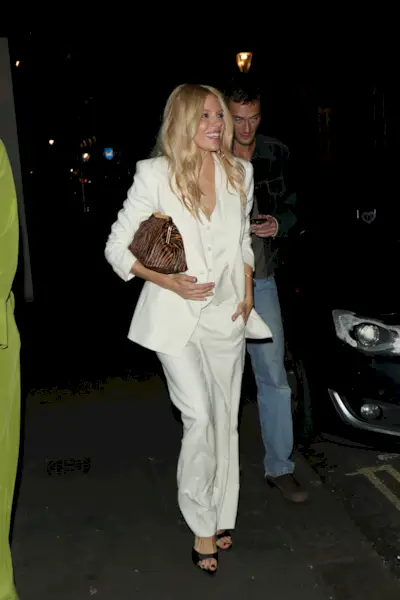 woman in their 40s fashion trends