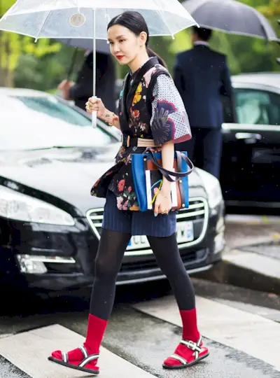 the-right-way-to-wear-socks-with-open-toe-shoes-1583933-1449261742