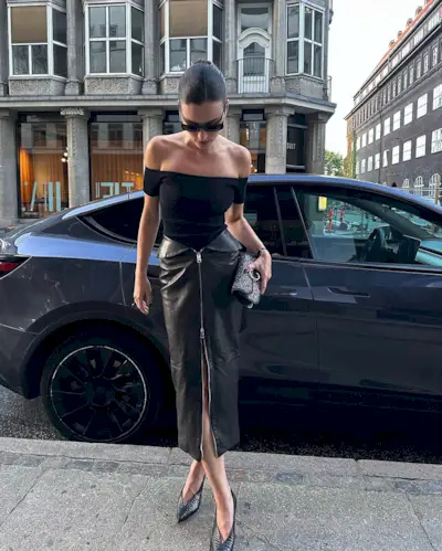 Fashion influencer wearing an all-black outfit.