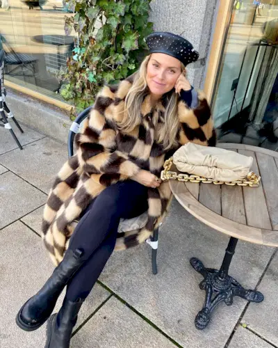 winter-leggings-outfits-296876-1640262370179-image