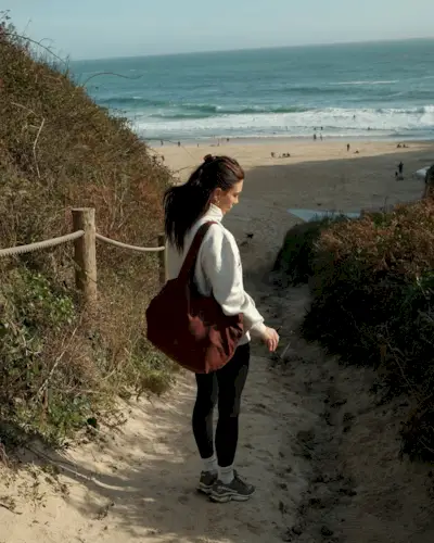 Jess wearing leggings