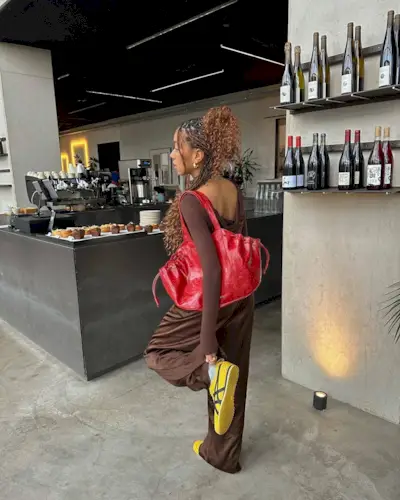 Influencer wearing yellow Onitsuka Tiger sneakers.