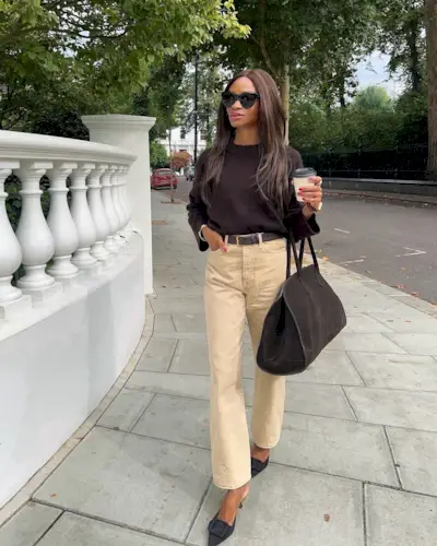 @symphonyofsilk wearing pale jeans and a brown jumper