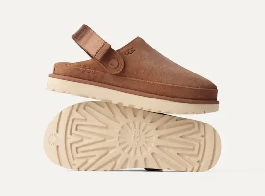 Classic casual outfits: @smythsisters wears a striped top and wide-leg jeans