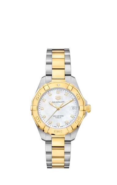 @anoukyve wears a rich-looking all-white outfit