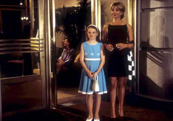 elizabeth-james-shopping-301988-1661384022675-main