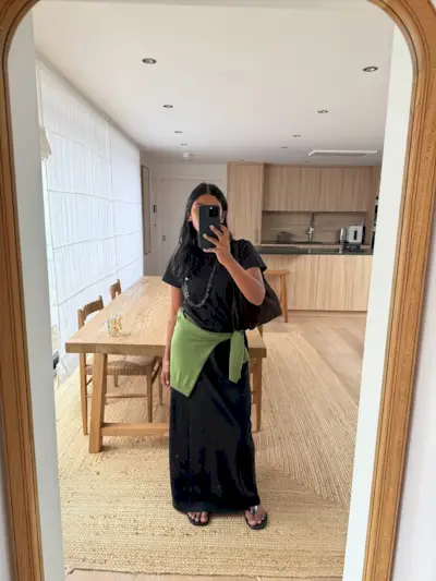 monikh wearing black dress