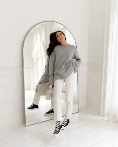 Jessica wears her Converse with some white slim-leg jeans and a cashmere knit.
