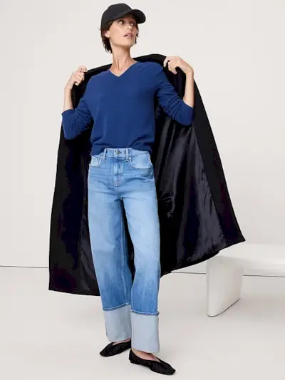 Lightweight Cashmere V-Neck Sweater