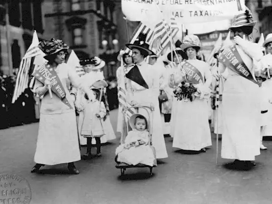 history-of-red-lipstick-306330-1679609661886-main