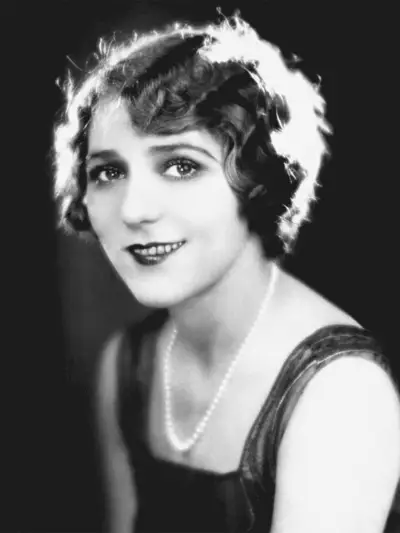 history-of-red-lipstick-306330-1679609714216-main