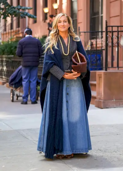 An image of Sarah Jessica Parker wearing one of the best clutch bags.