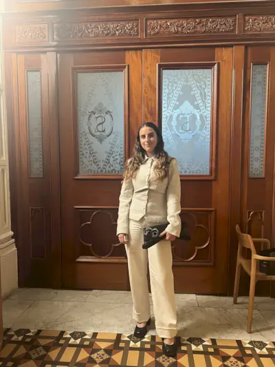 An image of Mommy's Reviews SEO Writer @avahgilchrist wearing a clutch.