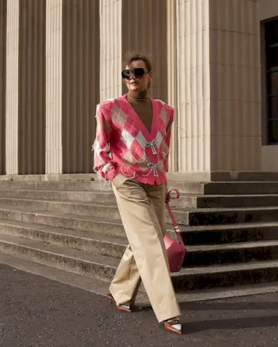 chic-turtleneck-outfits-304302-1670362200859-main