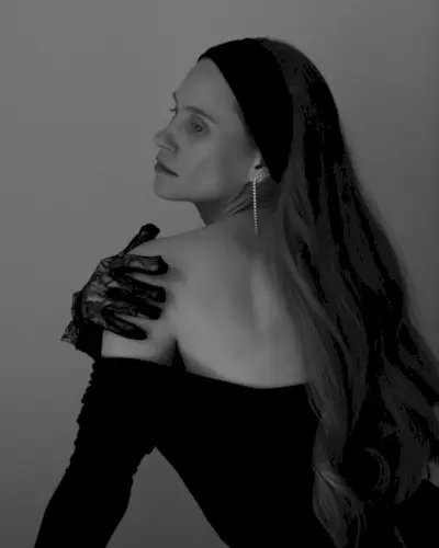 An image of influencer @christietyler wearing cocktail attire for women.