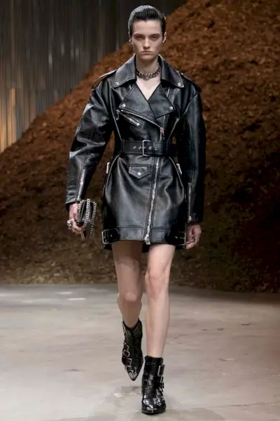 alt-girl-fashion-302174-1661993009109-main