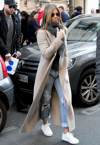 jennifer-aniston-basic-fashion-outfits-282168-1567124999848-image